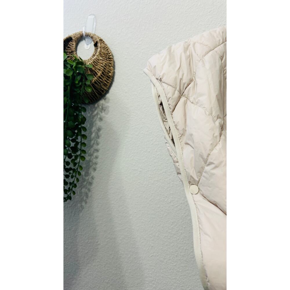 NEW Free People Chill Out Packable Puffer Poncho Scarf Jacket in Ivory One Size - Picture 10 of 12